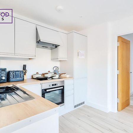 Modern Serviced Apartments For Contractors & Families With Free Parking, Wifi & Netflix By Redwood Stays Basingstoke Eksteriør billede