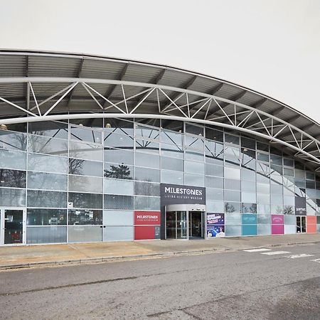 Modern Serviced Apartments For Contractors & Families With Free Parking, Wifi & Netflix By Redwood Stays Basingstoke Eksteriør billede