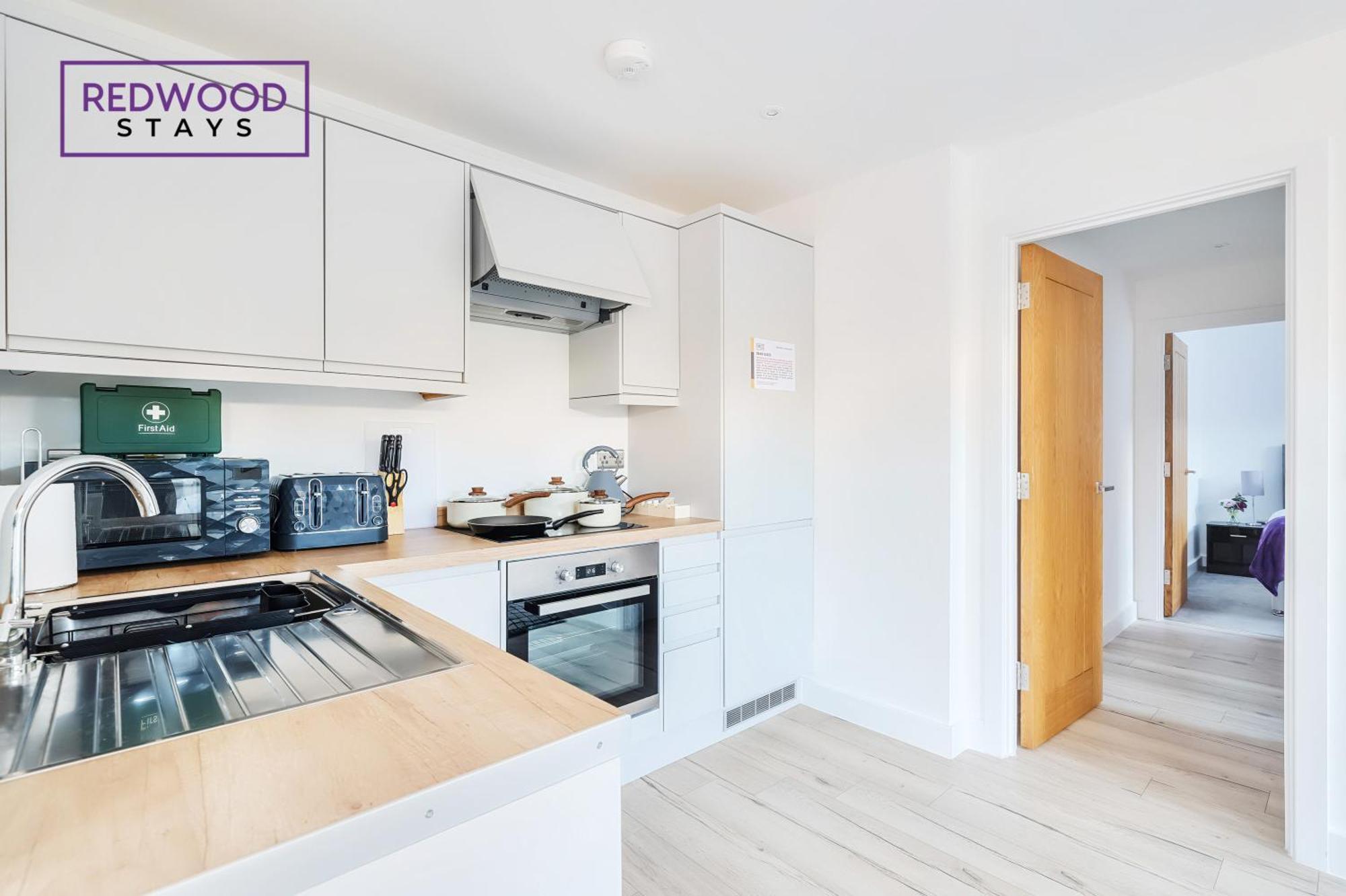 Modern Serviced Apartments For Contractors & Families With Free Parking, Wifi & Netflix By Redwood Stays Basingstoke Eksteriør billede