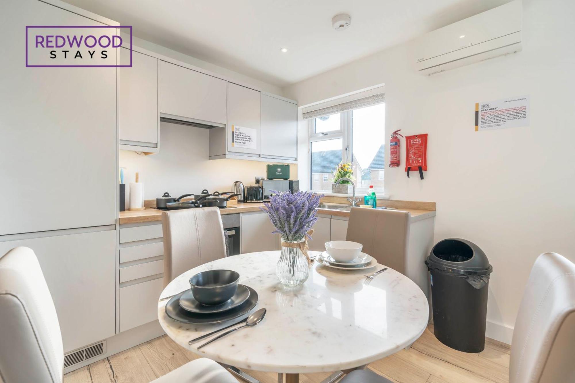 Modern Serviced Apartments For Contractors & Families With Free Parking, Wifi & Netflix By Redwood Stays Basingstoke Eksteriør billede