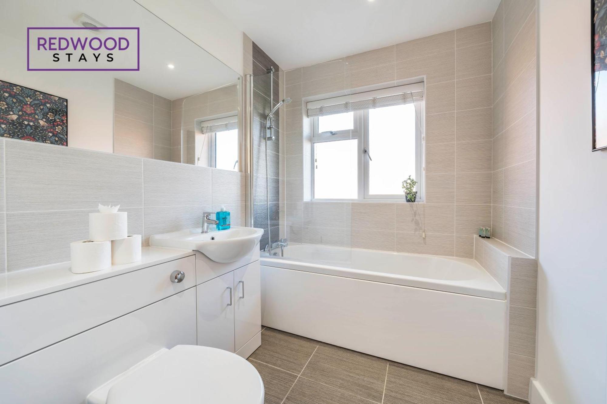 Modern Serviced Apartments For Contractors & Families With Free Parking, Wifi & Netflix By Redwood Stays Basingstoke Eksteriør billede