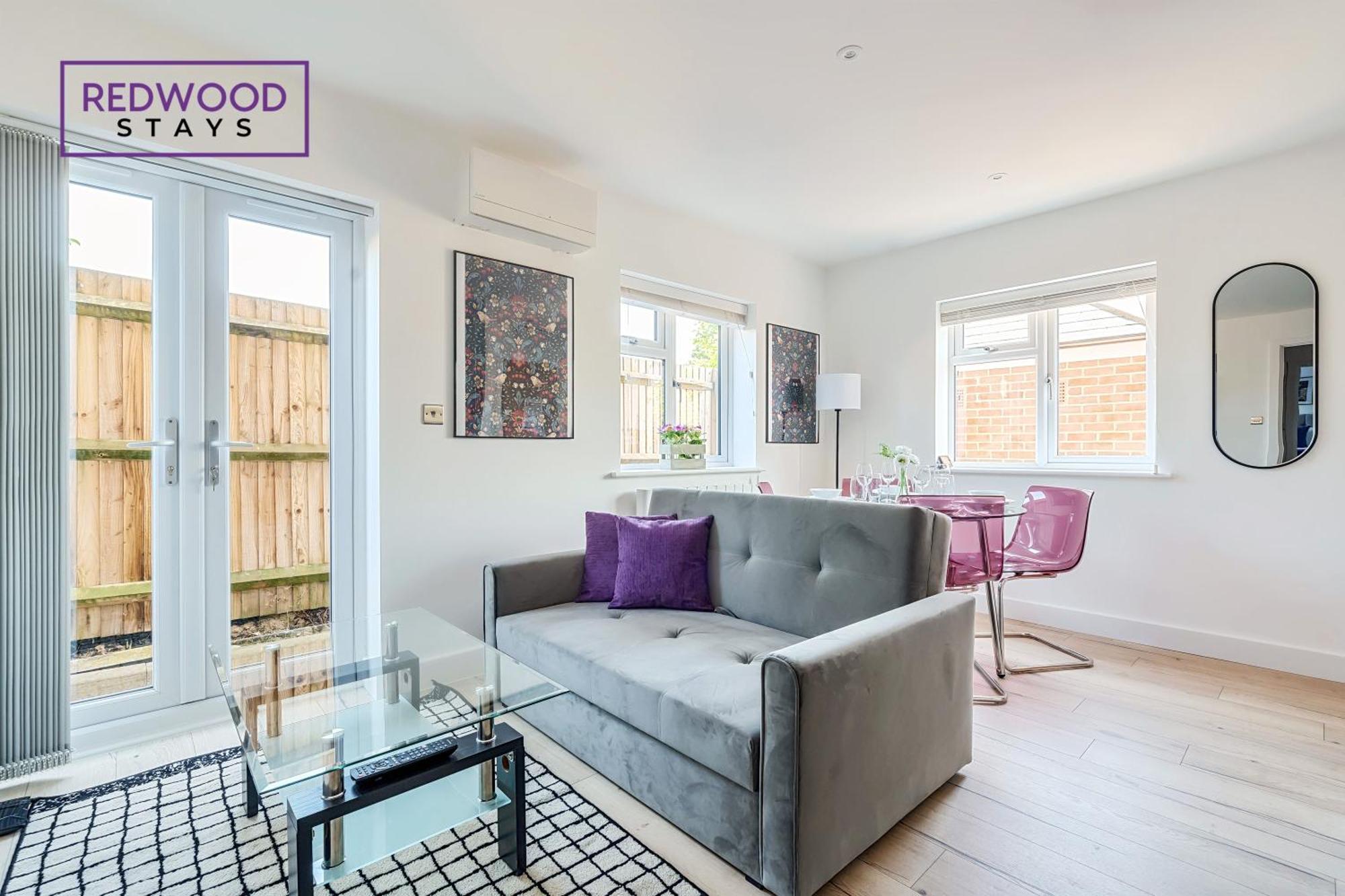 Modern Serviced Apartments For Contractors & Families With Free Parking, Wifi & Netflix By Redwood Stays Basingstoke Eksteriør billede