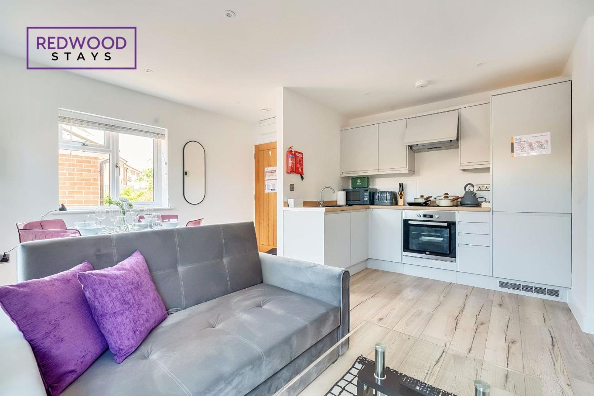 Modern Serviced Apartments For Contractors & Families With Free Parking, Wifi & Netflix By Redwood Stays Basingstoke Eksteriør billede