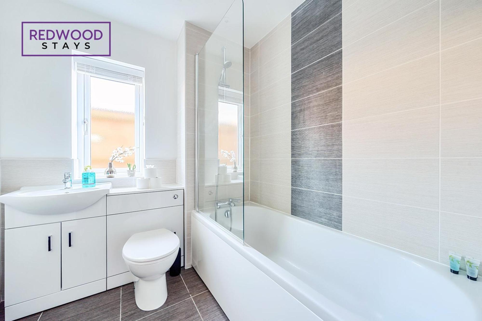 Modern Serviced Apartments For Contractors & Families With Free Parking, Wifi & Netflix By Redwood Stays Basingstoke Eksteriør billede