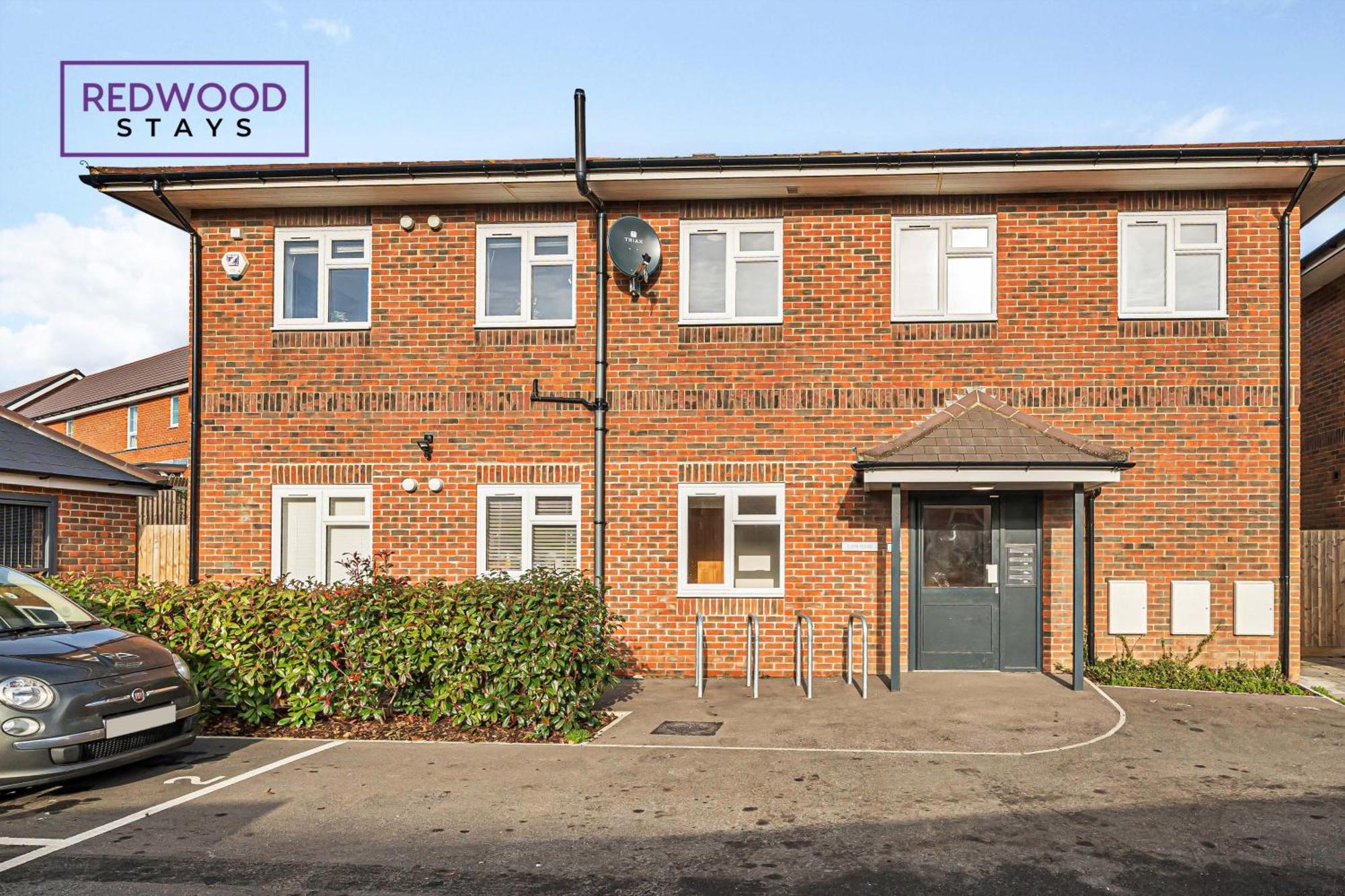 Modern Serviced Apartments For Contractors & Families With Free Parking, Wifi & Netflix By Redwood Stays Basingstoke Eksteriør billede