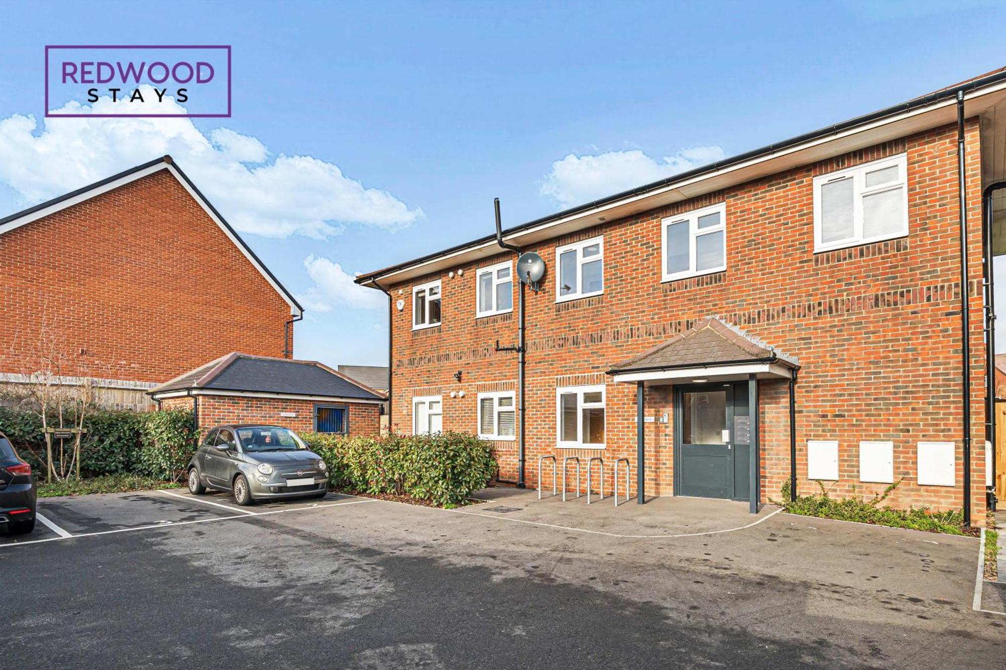 Modern Serviced Apartments For Contractors & Families With Free Parking, Wifi & Netflix By Redwood Stays Basingstoke Eksteriør billede