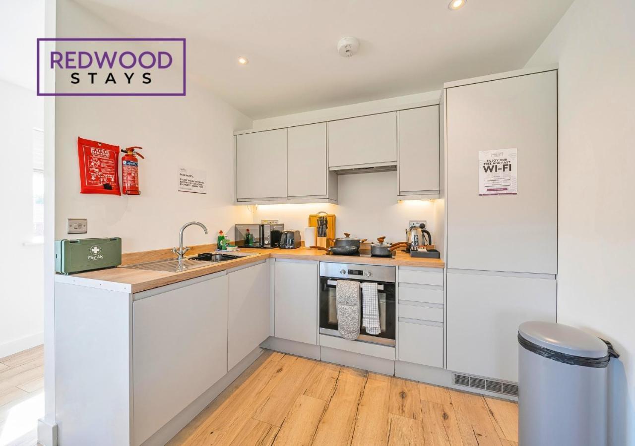 Modern Serviced Apartments For Contractors & Families With Free Parking, Wifi & Netflix By Redwood Stays Basingstoke Eksteriør billede
